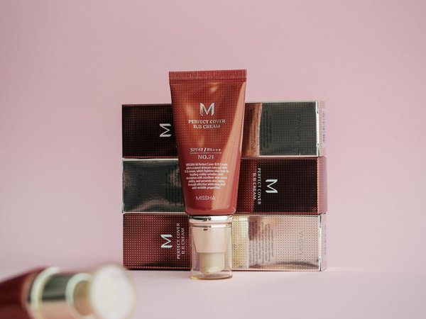 Lentes ou pellicules dans vos cheveux : comment les identifier simplement ?