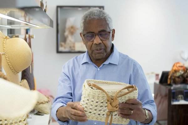 Adoptez la combinaison chic pour une cérémonie inoubliable