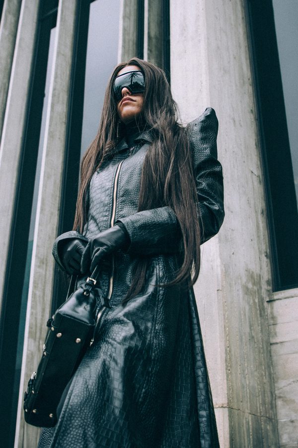 Adoptez la combinaison chic pour une cérémonie inoubliable